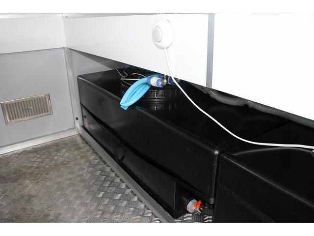タウンエーストラック ＤＸ　移動販売車　キッチンカー　ケータリングカー　８ナンバー加工車　３槽シンク　２００Ｌ給排水タンク　フットスイッチ　冷凍冷蔵庫　換気扇　作業台　外部電源　販売窓　ナビ　ＥＴＣ　ミラー型前後ドラレコ（34枚目）