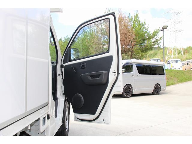 タウンエーストラック ＤＸ　移動販売車　キッチンカー　ケータリングカー　８ナンバー加工車　３槽シンク　２００Ｌ給排水タンク　フットスイッチ　冷凍冷蔵庫　換気扇　作業台　外部電源　販売窓　ナビ　ＥＴＣ　ミラー型前後ドラレコ（46枚目）