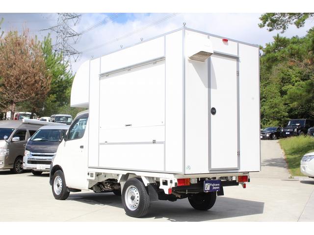 タウンエーストラック ＤＸ　移動販売車　キッチンカー　ケータリングカー　８ナンバー加工車　３槽シンク　２００Ｌ給排水タンク　フットスイッチ　冷凍冷蔵庫　換気扇　作業台　外部電源　販売窓　ナビ　ＥＴＣ　ミラー型前後ドラレコ（70枚目）