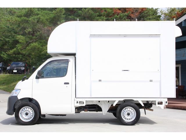 タウンエーストラック ＤＸ　移動販売車　キッチンカー　ケータリングカー　８ナンバー加工車　３槽シンク　２００Ｌ給排水タンク　フットスイッチ　冷凍冷蔵庫　換気扇　作業台　外部電源　販売窓　ナビ　ＥＴＣ　ミラー型前後ドラレコ（71枚目）