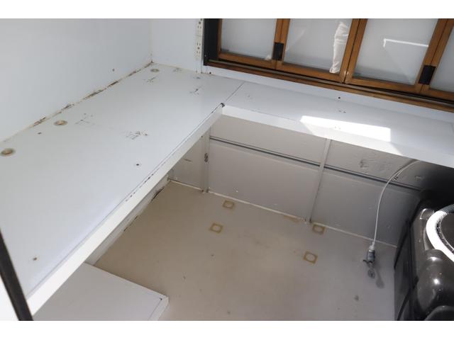 キャリイトラック 　移動販売車　ケータリングカー　５ＭＴ　４ナンバー　バックカメラ　２層シンク　給排水タンク各１００Ｌ　換気扇　外部電源（3枚目）