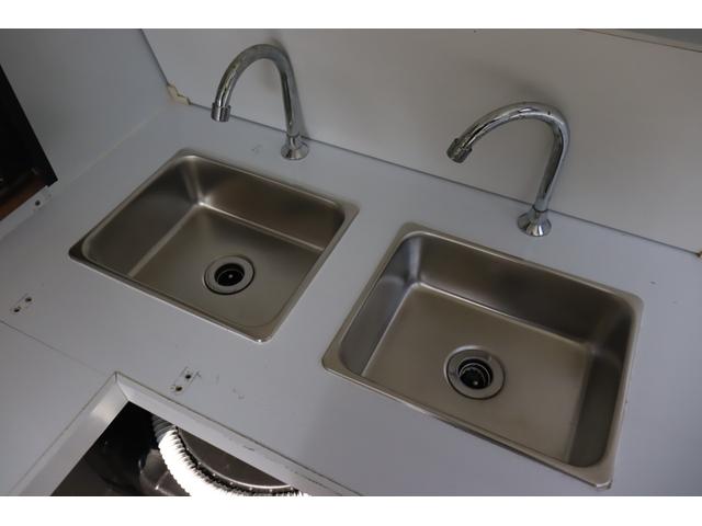 キャリイトラック 　移動販売車　ケータリングカー　５ＭＴ　４ナンバー　バックカメラ　２層シンク　給排水タンク各１００Ｌ　換気扇　外部電源（5枚目）