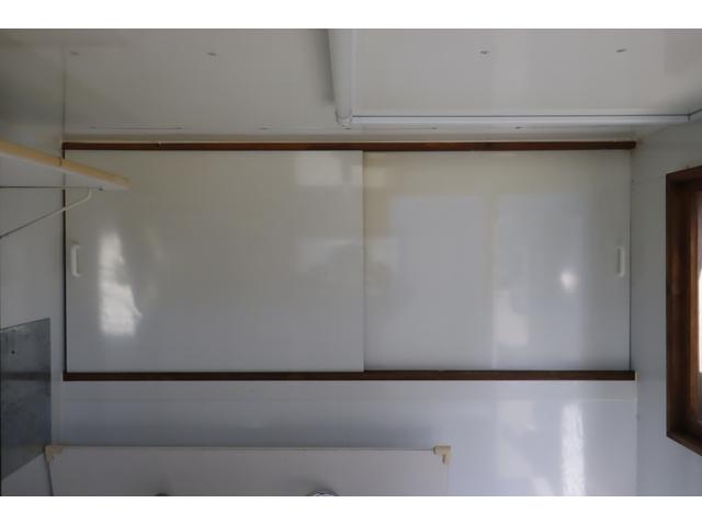 キャリイトラック 　移動販売車　ケータリングカー　５ＭＴ　４ナンバー　バックカメラ　２層シンク　給排水タンク各１００Ｌ　換気扇　外部電源（7枚目）