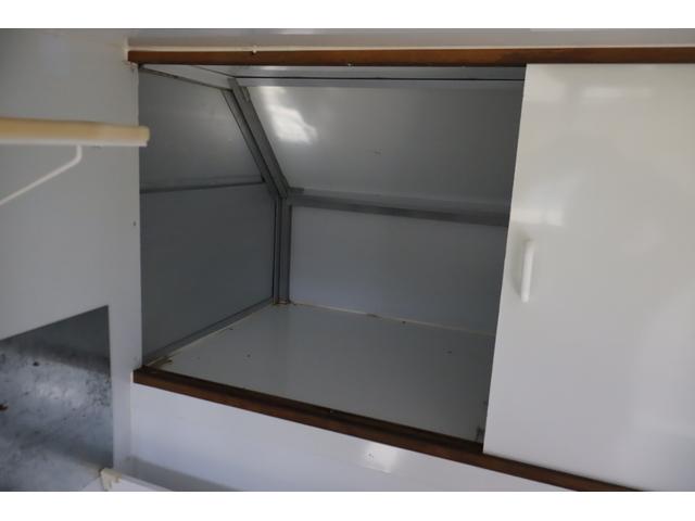 キャリイトラック 　移動販売車　ケータリングカー　５ＭＴ　４ナンバー　バックカメラ　２層シンク　給排水タンク各１００Ｌ　換気扇　外部電源（8枚目）