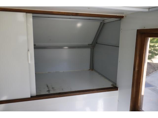 キャリイトラック 　移動販売車　ケータリングカー　５ＭＴ　４ナンバー　バックカメラ　２層シンク　給排水タンク各１００Ｌ　換気扇　外部電源（9枚目）