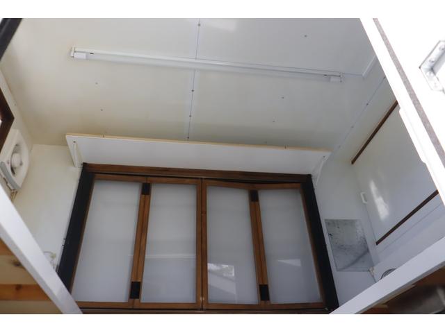 キャリイトラック 　移動販売車　ケータリングカー　５ＭＴ　４ナンバー　バックカメラ　２層シンク　給排水タンク各１００Ｌ　換気扇　外部電源（10枚目）