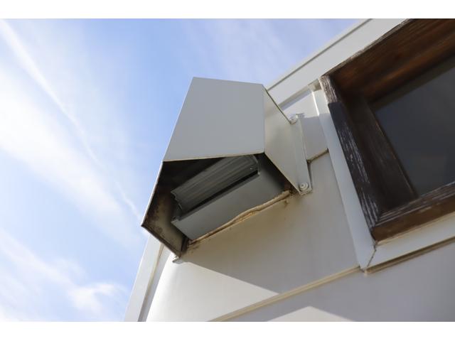キャリイトラック 　移動販売車　ケータリングカー　５ＭＴ　４ナンバー　バックカメラ　２層シンク　給排水タンク各１００Ｌ　換気扇　外部電源（22枚目）