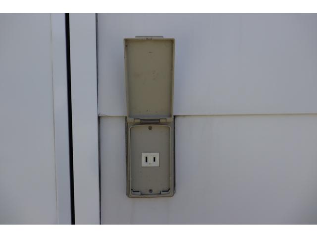 キャリイトラック 　移動販売車　ケータリングカー　５ＭＴ　４ナンバー　バックカメラ　２層シンク　給排水タンク各１００Ｌ　換気扇　外部電源（23枚目）