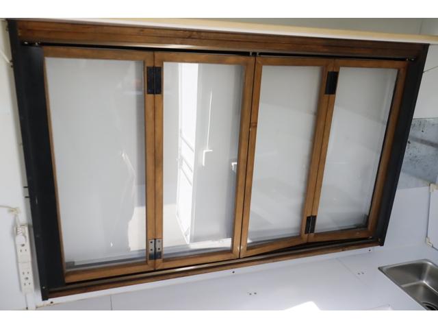 キャリイトラック 　移動販売車　ケータリングカー　５ＭＴ　４ナンバー　バックカメラ　２層シンク　給排水タンク各１００Ｌ　換気扇　外部電源（40枚目）