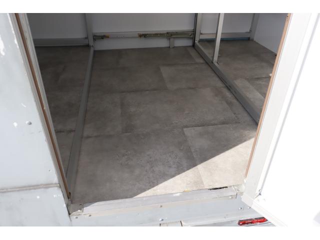 NT100クリッパートラック 乗車2名 4ナンバー AT車 可動式キッチンカー ケータリングカー 2槽シンク 換気扇 外部電源 ETC(7枚目)