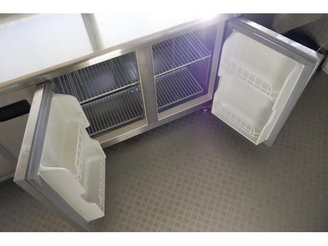 エルフトラック エルフ 移動販売車 ケータリングカー 3.0 ディーゼル 2槽シンク コールドテーブル冷蔵庫 冷蔵庫 換気扇 外部電源(7枚目)