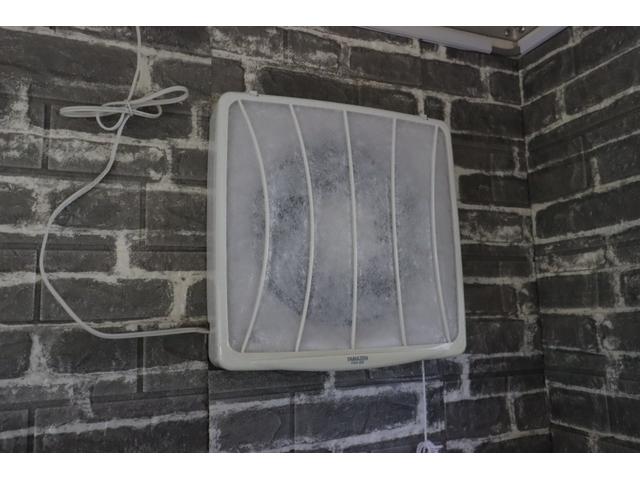 エルフトラック エルフ 移動販売車 ケータリングカー 3.0 ディーゼル 2槽シンク コールドテーブル冷蔵庫 冷蔵庫 換気扇 外部電源(9枚目)