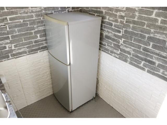 エルフトラック エルフ 移動販売車 ケータリングカー 3.0 ディーゼル 2槽シンク コールドテーブル冷蔵庫 冷蔵庫 換気扇 外部電源(10枚目)