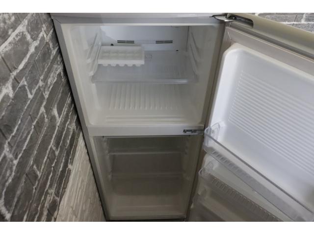 エルフトラック エルフ 移動販売車 ケータリングカー 3.0 ディーゼル 2槽シンク コールドテーブル冷蔵庫 冷蔵庫 換気扇 外部電源(11枚目)