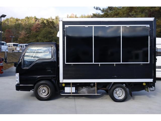 エルフトラック エルフ 移動販売車 ケータリングカー 3.0 ディーゼル 2槽シンク コールドテーブル冷蔵庫 冷蔵庫 換気扇 外部電源(18枚目)