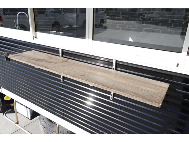 エルフトラック エルフ 移動販売車 ケータリングカー 3.0 ディーゼル 2槽シンク コールドテーブル冷蔵庫 冷蔵庫 換気扇 外部電源(24枚目)