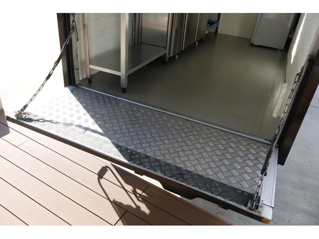エルフトラック エルフ 移動販売車 ケータリングカー 3.0 ディーゼル 2槽シンク コールドテーブル冷蔵庫 冷蔵庫 換気扇 外部電源(25枚目)