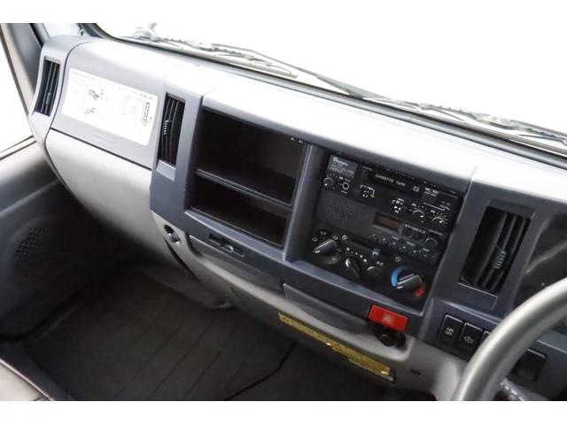 エルフトラック エルフ 移動販売車 ケータリングカー 3.0 ディーゼル 2槽シンク コールドテーブル冷蔵庫 冷蔵庫 換気扇 外部電源(32枚目)