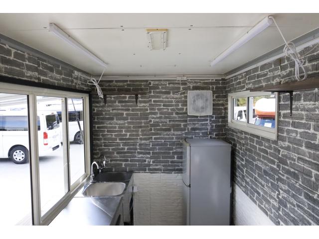 エルフトラック エルフ 移動販売車 ケータリングカー 3.0 ディーゼル 2槽シンク コールドテーブル冷蔵庫 冷蔵庫 換気扇 外部電源(37枚目)