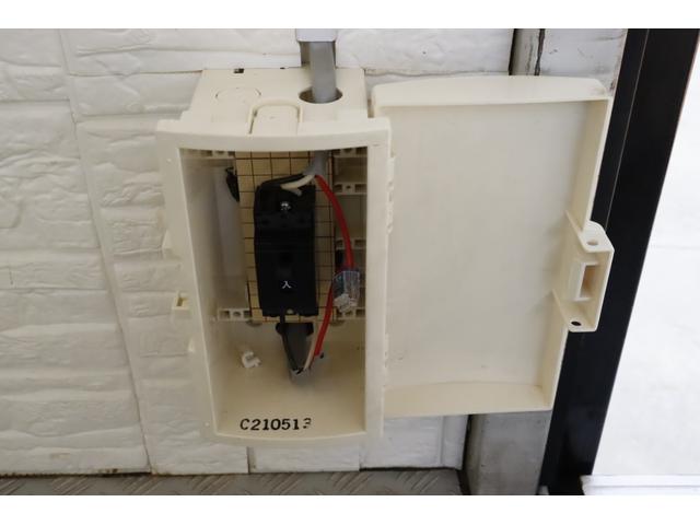 エルフトラック エルフ 移動販売車 ケータリングカー 3.0 ディーゼル 2槽シンク コールドテーブル冷蔵庫 冷蔵庫 換気扇 外部電源(39枚目)