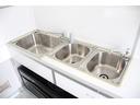 3槽シンクが装備されております。サイズ違いで用途に合わせる事が可能です。
