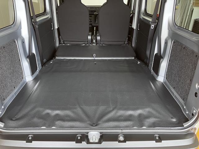 ハイゼットカーゴ ＤＸ　サポカーＳワイド適合　ラジオ　エアコン　アクセサリーソケット　コーナーセンサー　アイドリングストップ　光軸調整ダイヤル　横滑り防止機能　誤発進抑制機能　パワーウインドウ　キーレス（11枚目）