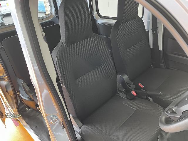ハイゼットカーゴ ＤＸ　サポカーＳワイド適合　ラジオ　エアコン　アクセサリーソケット　コーナーセンサー　アイドリングストップ　光軸調整ダイヤル　横滑り防止機能　誤発進抑制機能　パワーウインドウ　キーレス（19枚目）