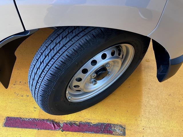 ハイゼットカーゴ ＤＸ　サポカーＳワイド適合　ラジオ　エアコン　アクセサリーソケット　コーナーセンサー　アイドリングストップ　光軸調整ダイヤル　横滑り防止機能　誤発進抑制機能　パワーウインドウ　キーレス（24枚目）