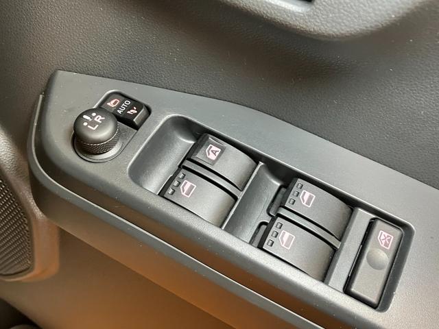 ウェイク L SAII スマアシ Bカメラ 両側オートスライドドア ステアリングスイッチ オートエアコン アイドリングストップ USB接続端子 光軸調整ダイヤル 横滑り防止機能 誤発進抑制機能 電動格納ミラー キーフリー(17枚目)