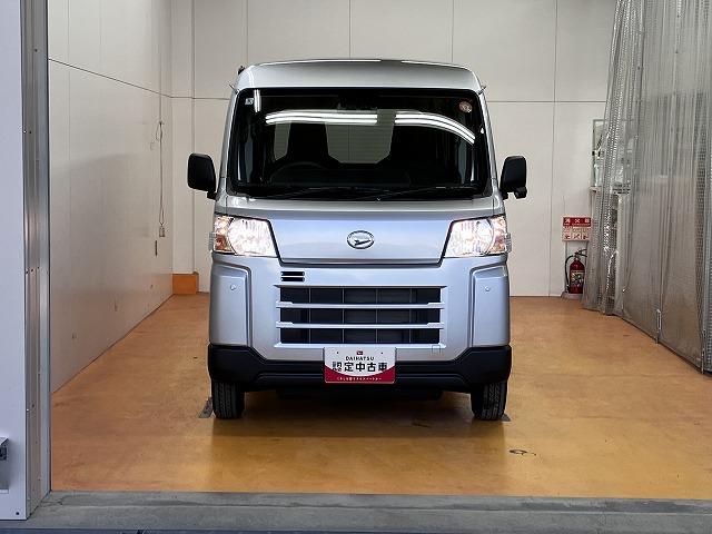 ハイゼットカーゴ ＤＸ　サポカーＳワイド適合　エアコン　アクセサリーソケット　コーナーセンサー　アイドリングストップ　光軸調整ダイヤル　横滑り防止機能　誤発進抑制機能　パワーウインドウ　キーレス（4枚目）