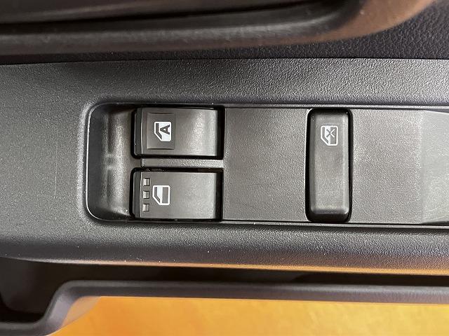 ハイゼットカーゴ ＤＸ　サポカーＳワイド適合　エアコン　アクセサリーソケット　コーナーセンサー　アイドリングストップ　光軸調整ダイヤル　横滑り防止機能　誤発進抑制機能　パワーウインドウ　キーレス（17枚目）