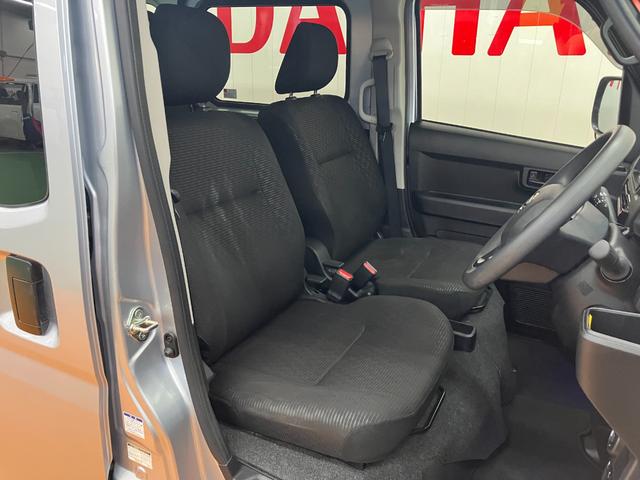 ハイゼットカーゴ クルーズターボ 4WD サポカーSワイド適合 Bカメラ ドラレコ エアコン アクセサリーソケット Pスタート コーナーセンサー 横滑り防止機能 誤発進抑制機能 電動格納ミラー パワーウインドウ キーフリー(21枚目)