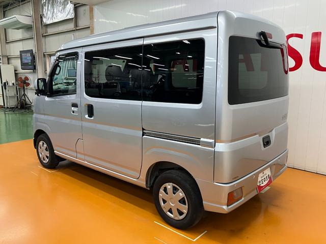 ハイゼットカーゴ クルーズターボ　４ＷＤ　サポカーＳワイド適合　ドラレコ　エアコン　アクセサリーソケット　Ｐスタート　コーナーセンサー　横滑り防止機能　誤発進抑制機能　電動格納ミラー　パワーウインドウ　キーフリー（6枚目）