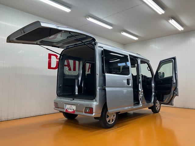 ハイゼットカーゴ クルーズターボ　４ＷＤ　サポカーＳワイド適合　ドラレコ　エアコン　アクセサリーソケット　Ｐスタート　コーナーセンサー　横滑り防止機能　誤発進抑制機能　電動格納ミラー　パワーウインドウ　キーフリー（9枚目）