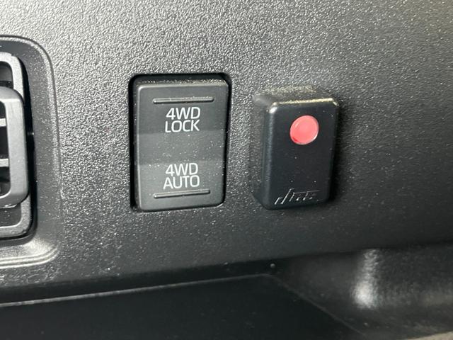 ハイゼットカーゴ クルーズターボ　４ＷＤ　サポカーＳワイド適合　ドラレコ　エアコン　アクセサリーソケット　Ｐスタート　コーナーセンサー　横滑り防止機能　誤発進抑制機能　電動格納ミラー　パワーウインドウ　キーフリー（19枚目）