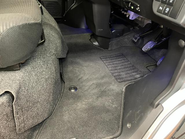 ハイゼットカーゴ クルーズターボ　４ＷＤ　サポカーＳワイド適合　ドラレコ　エアコン　アクセサリーソケット　Ｐスタート　コーナーセンサー　横滑り防止機能　誤発進抑制機能　電動格納ミラー　パワーウインドウ　キーフリー（22枚目）