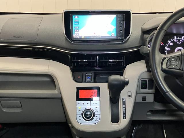 ムーヴ ＸリミテッドＩＩ　ＳＡＩＩＩ　サポカーＳワイド適合　ドラレコ　ステアリングスイッチ　オートエアコン　ＵＳＢ接続端子　Ｐスタート　運転席シートヒーター　アイドリングストップ　誤発進抑制機能　オートハイビーム　キーフリー（13枚目）