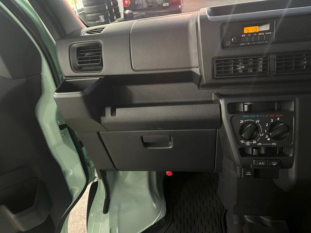 ハイゼットカーゴ DX サポカーSワイド適合 ラジオ エアコン アクセサリーソケット コーナーセンサー アイドリングストップ 光軸調整ダイヤル 横滑り防止機能 誤発進抑制機能 パワーウインドウ キーレス(11枚目)