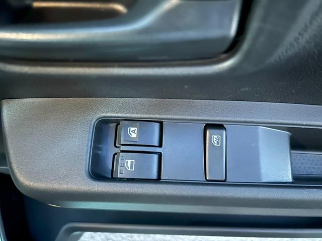 ハイゼットカーゴ DX サポカーSワイド適合 ラジオ エアコン アクセサリーソケット コーナーセンサー アイドリングストップ 光軸調整ダイヤル 横滑り防止機能 誤発進抑制機能 パワーウインドウ キーレス(17枚目)