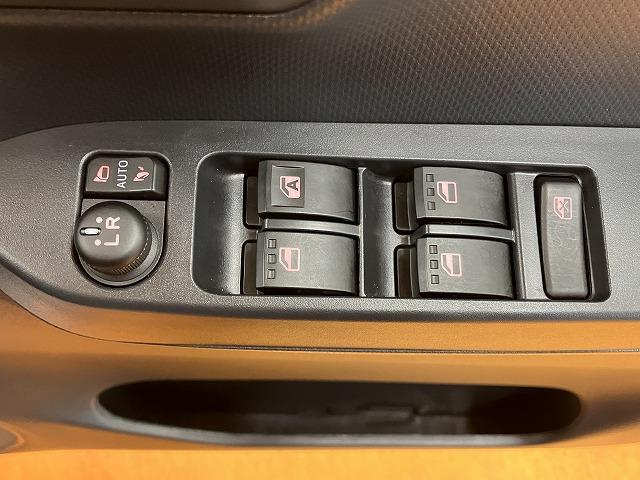 ミライース G リミテッドSAIII サポカーSワイド適合 Bカメラ USB接続端子 シートヒーター ETC ドラレコ コーナーセンサー 光軸調整ダイヤル オートハイビーム 横滑り防止機能 誤発進抑制機能 電動格納ミラー キーフリー(16枚目)