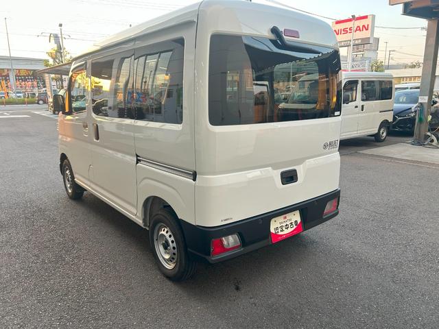 ハイゼットカーゴ ＤＸ　サポカーＳワイド適合　ラジオ　エアコン　アクセサリーソケット　コーナーセンサー　アイドリングストップ　光軸調整ダイヤル　横滑り防止機能　誤発進抑制機能　パワーウインドウ　キーレス（6枚目）