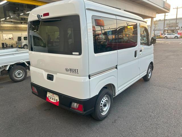 ハイゼットカーゴ ＤＸ　サポカーＳワイド適合　ラジオ　エアコン　アクセサリーソケット　コーナーセンサー　アイドリングストップ　光軸調整ダイヤル　横滑り防止機能　誤発進抑制機能　パワーウインドウ　キーレス（8枚目）