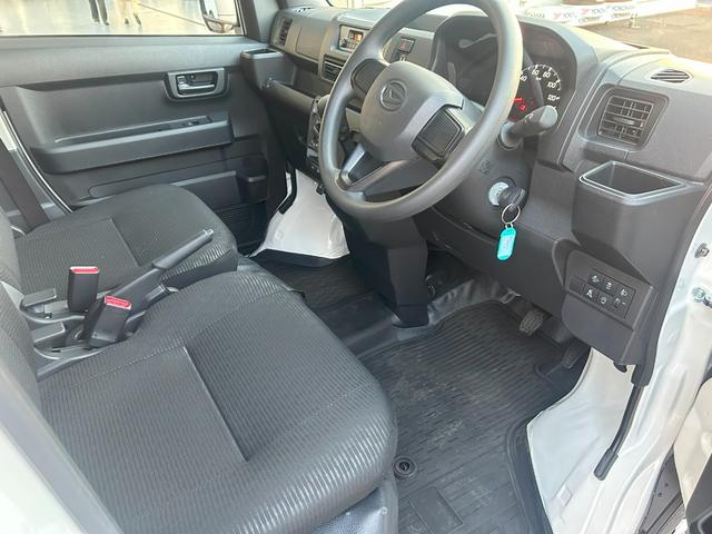 ハイゼットカーゴ ＤＸ　サポカーＳワイド適合　ラジオ　エアコン　アクセサリーソケット　コーナーセンサー　アイドリングストップ　光軸調整ダイヤル　横滑り防止機能　誤発進抑制機能　パワーウインドウ　キーレス（12枚目）