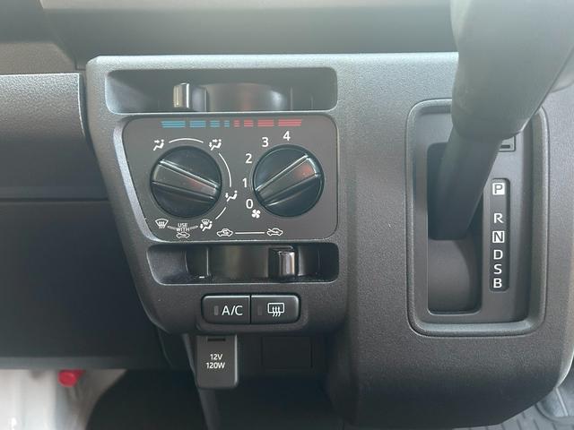 ハイゼットカーゴ ＤＸ　サポカーＳワイド適合　ラジオ　エアコン　アクセサリーソケット　コーナーセンサー　アイドリングストップ　光軸調整ダイヤル　横滑り防止機能　誤発進抑制機能　パワーウインドウ　キーレス（17枚目）