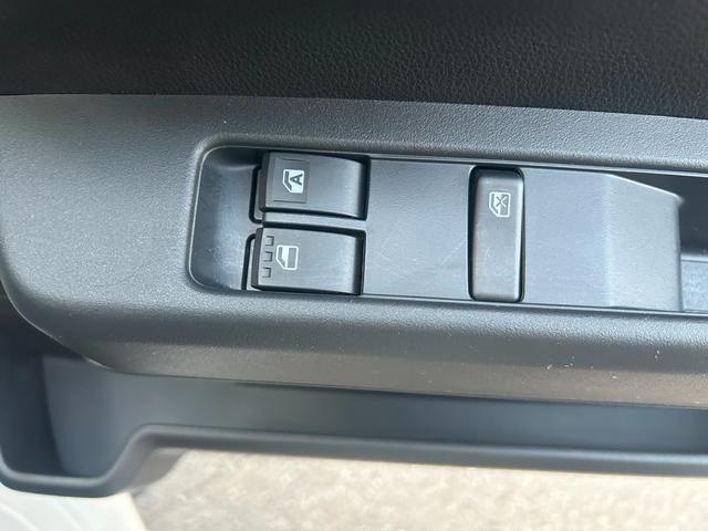 ハイゼットカーゴ ＤＸ　サポカーＳワイド適合　ラジオ　エアコン　アクセサリーソケット　コーナーセンサー　アイドリングストップ　光軸調整ダイヤル　横滑り防止機能　誤発進抑制機能　パワーウインドウ　キーレス（18枚目）