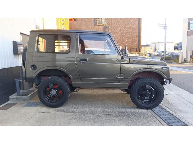 ジムニー 　公認リフトアップカスタム　ＭＴタイヤ　社外マフラー　ブースト計　ウッドハンドル　車検２年受渡し（4枚目）