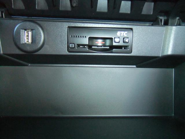 �����X�̓W���ԗ��́w����ԁE����ԁE���[�X�ԁx�����C���ɓW�����Ă���܂��I�I�[�N�V������������ڔ̔������Ē������ŁA�����߈Ղ��̔����i���������Ă���܂��I����A�����߂ɂ����X�E���A���������I�i�O�O��