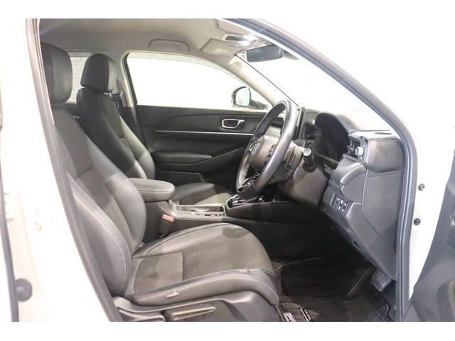 ヴェゼル ｅ：ＨＥＶＺ　衝突被害軽減システム　純正メモリーナビ　アダプティブクルーズ　電動リアゲート　ＡＷ　ＥＴＣ　フルセグＴＶ　Ｂカメラ　　クリアランスソナー　ＬＥＤヘッドライト　スマートキー　ＣＤ　サイドエアバッグ　追従（16枚目）