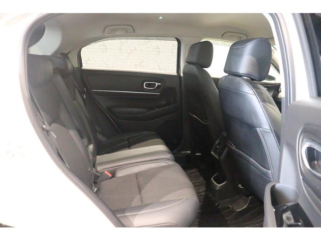 ヴェゼル ｅ：ＨＥＶＺ　衝突被害軽減システム　純正メモリーナビ　アダプティブクルーズ　電動リアゲート　ＡＷ　ＥＴＣ　フルセグＴＶ　Ｂカメラ　　クリアランスソナー　ＬＥＤヘッドライト　スマートキー　ＣＤ　サイドエアバッグ　追従（18枚目）