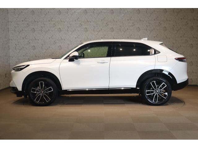 ヴェゼル ｅ：ＨＥＶＺ　衝突被害軽減システム　純正メモリーナビ　アダプティブクルーズ　電動リアゲート　ＡＷ　ＥＴＣ　フルセグＴＶ　Ｂカメラ　　クリアランスソナー　ＬＥＤヘッドライト　スマートキー　ＣＤ　サイドエアバッグ　追従（26枚目）